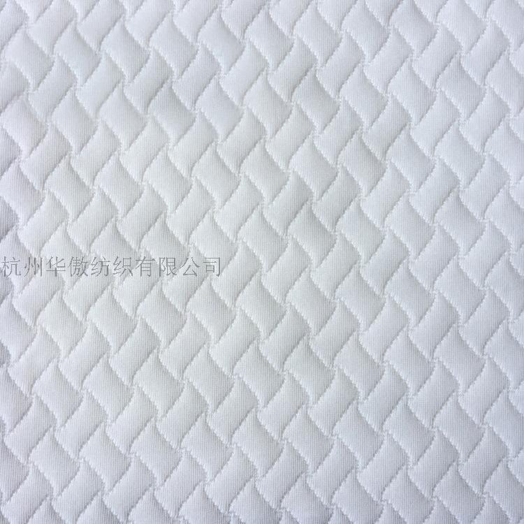 白色涤纶低弹丝 夹丝空气层 曲线长方形针织床垫布